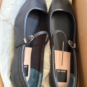 Dolce Vita Black Leather Mary Jane flats Reyes 6W